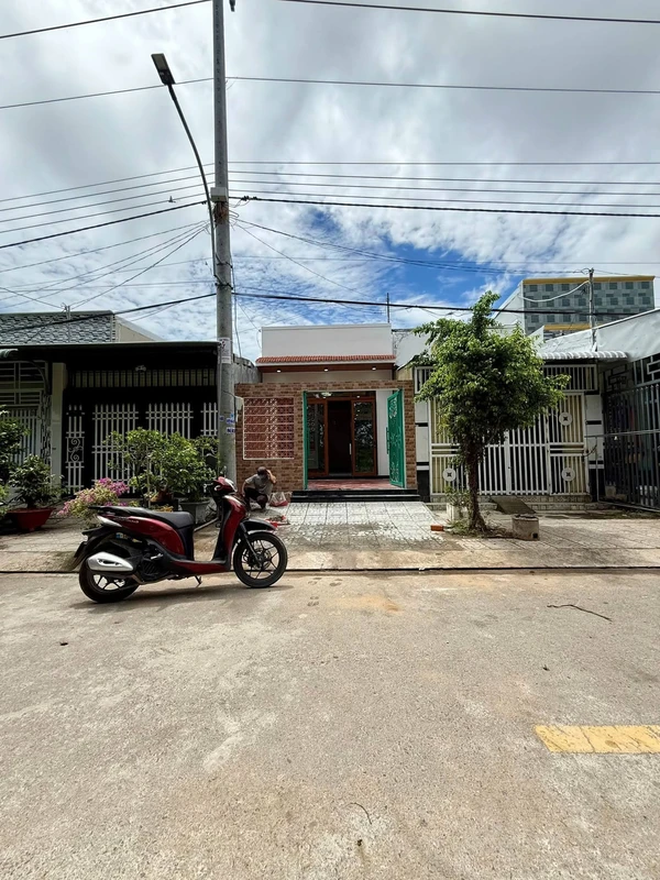 Bán nhà mặt tiền Lê Quang Định, Rạch Giá, 100.8m2, 2.05 tỷ