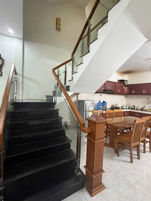 Cho thuê nhà 3 tầng 250m² đường Trần Cừ, Thanh Khê, Đà Nẵng giá 15 triệu/tháng