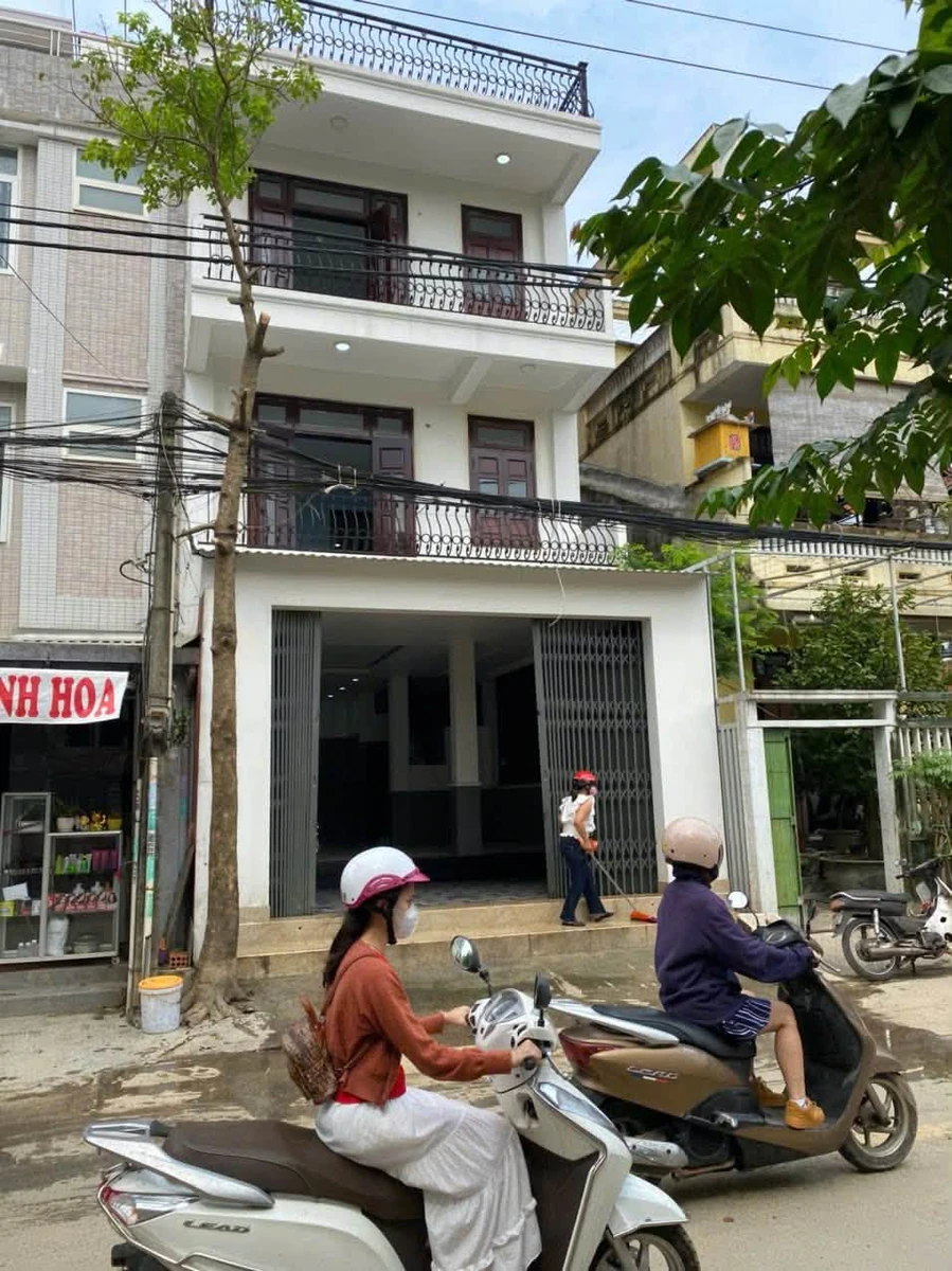Bán nhà 5 tầng mặt tiền Nguyễn Chí Thanh, Huế 4 tỷ, 52.6m2 - Ảnh 1