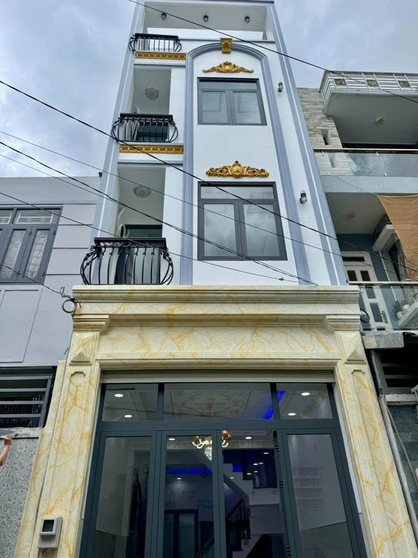 Bán lô đất ngã 3 khu V2 V3 gần FPT, 102m2, 3,8 tỷ quangphu