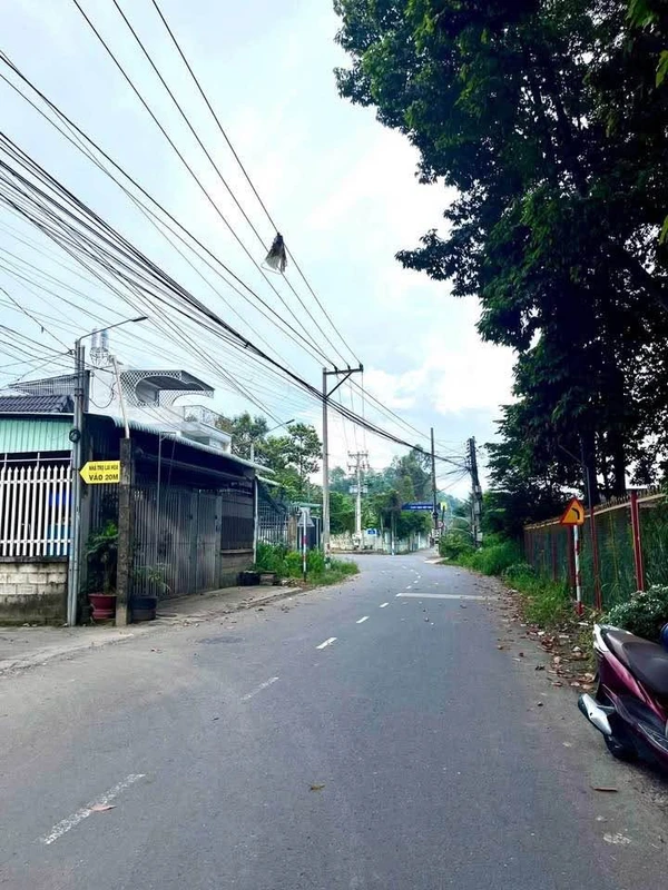Bán nhà 2 lầu mặt tiền đường E3, 300m2 Biên Hòa 5kmxung