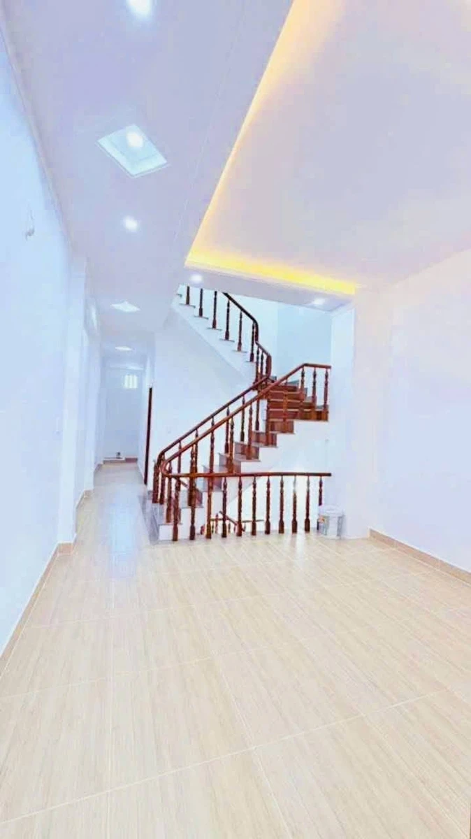 Bán nhà mặt tiền 3 tầng 64m² 4PN đường Phạm Hữu Lầu, trung tâm Dĩ An, Bình Dương - Ảnh 1