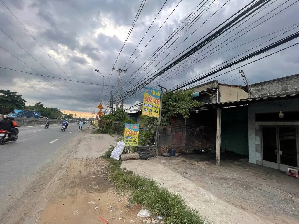 Bán nhà cấp 4 mặt tiền Quốc lộ 1A 215m2 Tây Ninh 3 tỷ 300 triệu - Ảnh 1