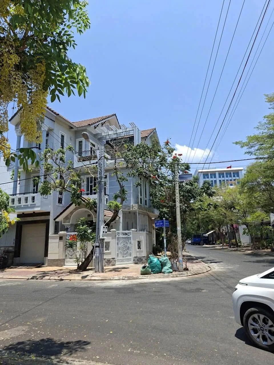 Bán nhà lầu lô góc 2 mặt tiền Phan Văn Trị - Phan Thiết 84m2, 5 tỷ 9 - Ảnh 1