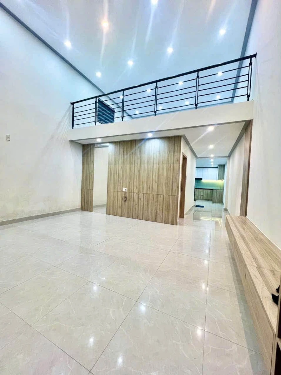 Bán nhà Nguyễn Chánh Đà Nẵng 105m², 2PN, gác đúc, sân ô tô - Ảnh 1