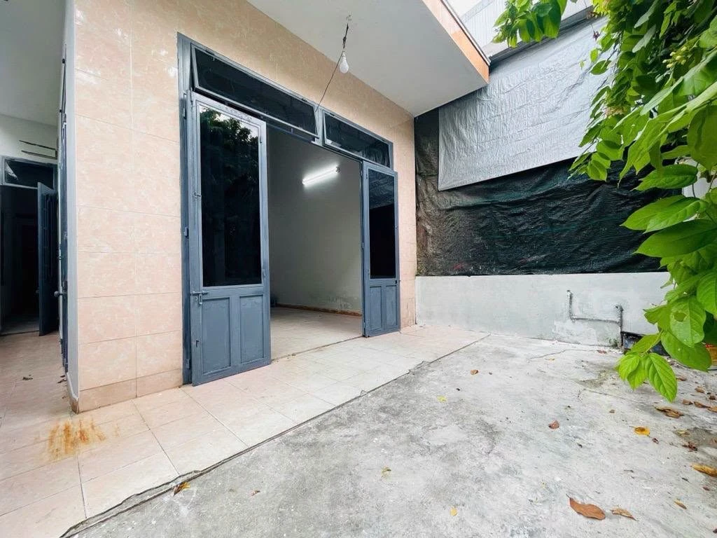 Bán đất 80m2 tặng nhà cấp 4, ngang 5m, đường Cách Mạng Tháng 8, Cẩm Lệ, Đà Nẵng - Ảnh 1