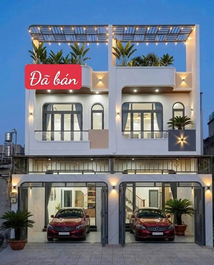 Bán nhà 1 trệt 2 lầu mặt tiền 60m² Bình Dương 3,4 tỷ - Ảnh 1