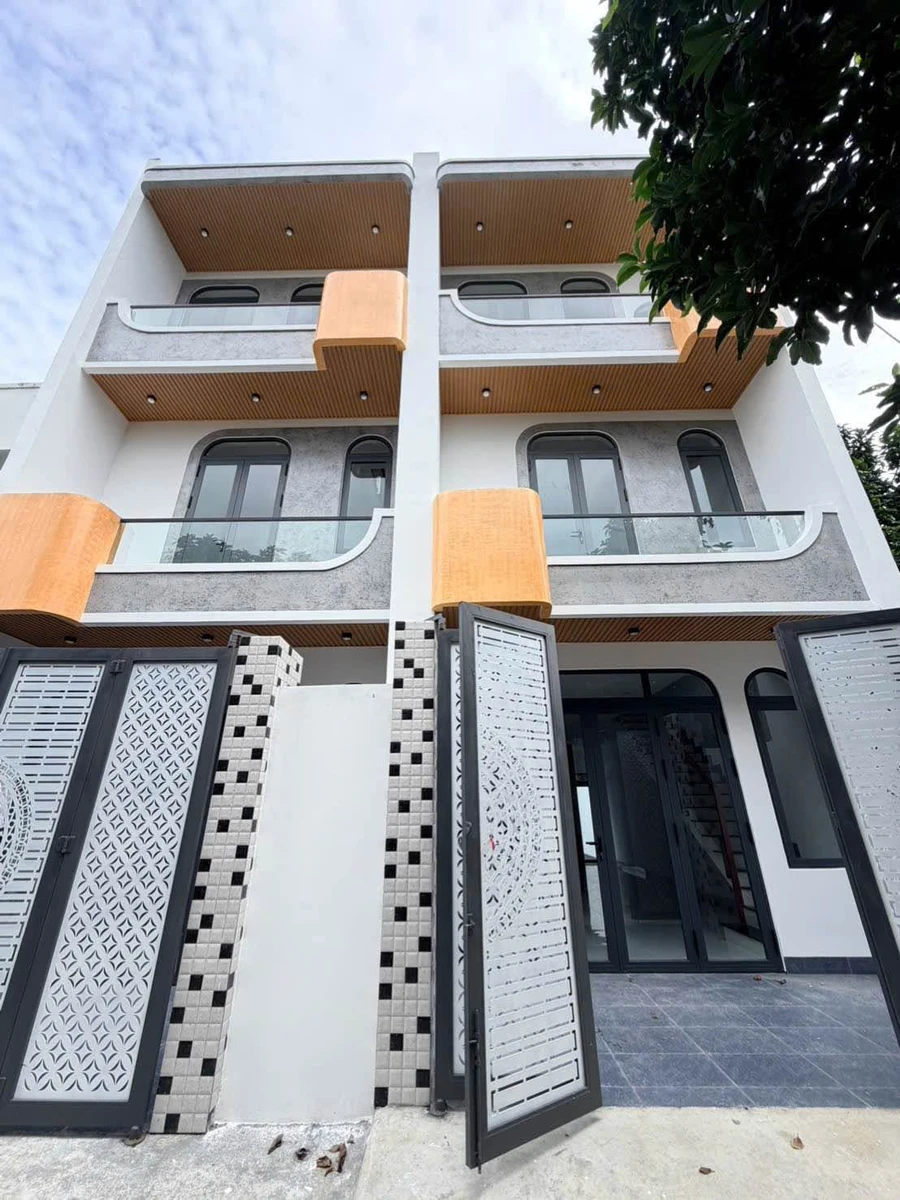 Bán nhà hẻm 19 Nguyễn Duy Trinh 5x20m, 1 trệt 2 lầu, 3PN, giá 3,88 tỷ - Ảnh 1
