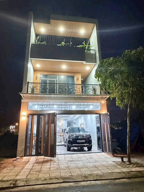 Bán nhà 1 trệt 2 lầu 6x21m, 5,6 tỷ, phường Long Tâm, TP Bà Rịa