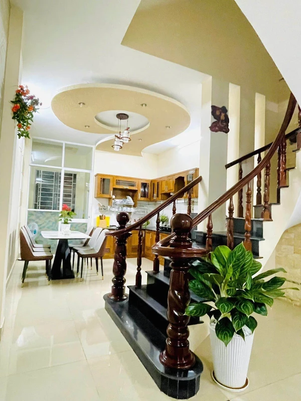 Bán nhà 2 lầu 4 phòng ngủ 70m2 Hoàng Hoa Thám, Vũng Tàu