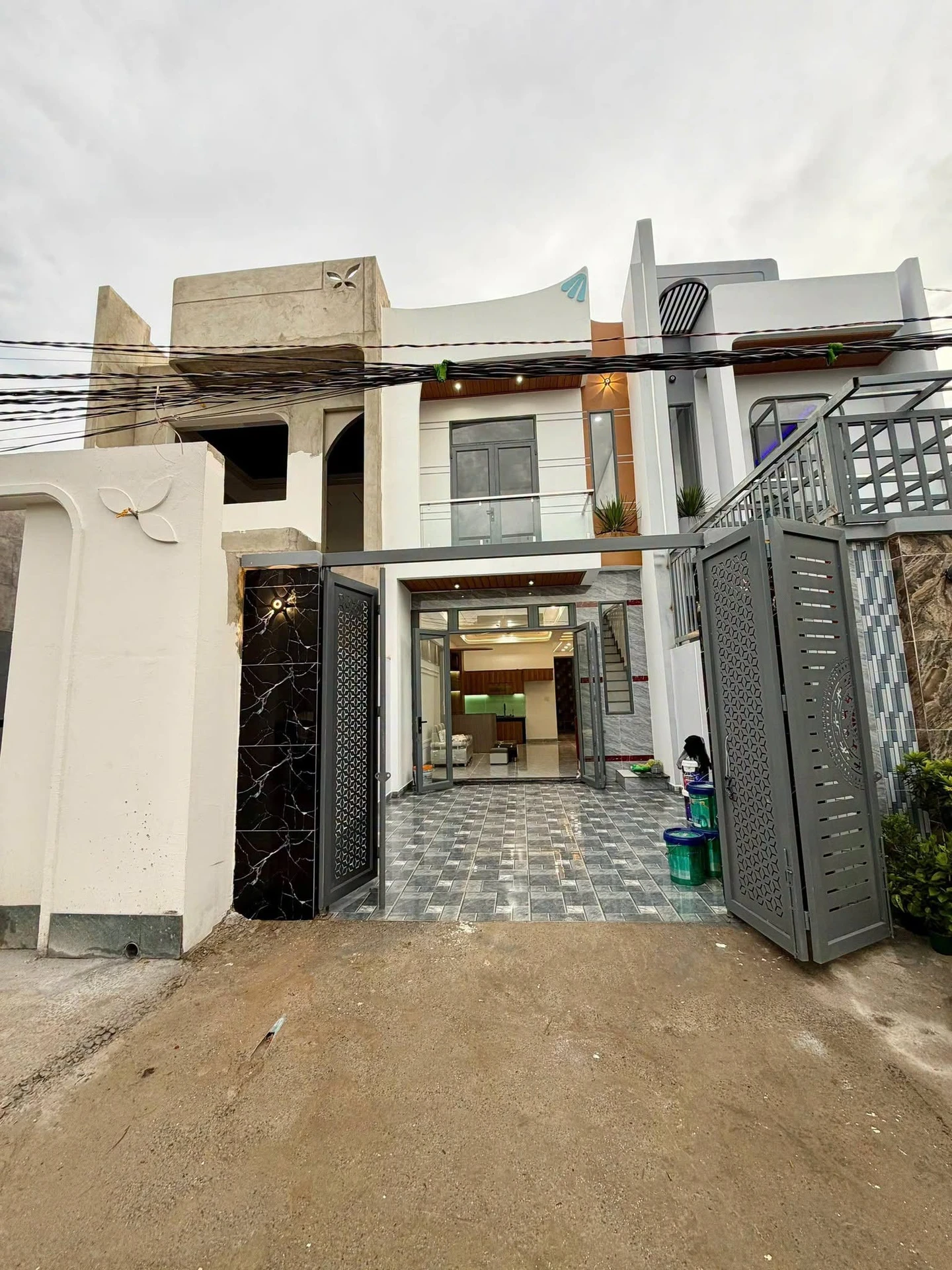Bán nhà 1 trệt 1 lầu 81m² gần Ngã Ba Mỹ Hạnh 2 tỷ 100 triệu - Ảnh 1