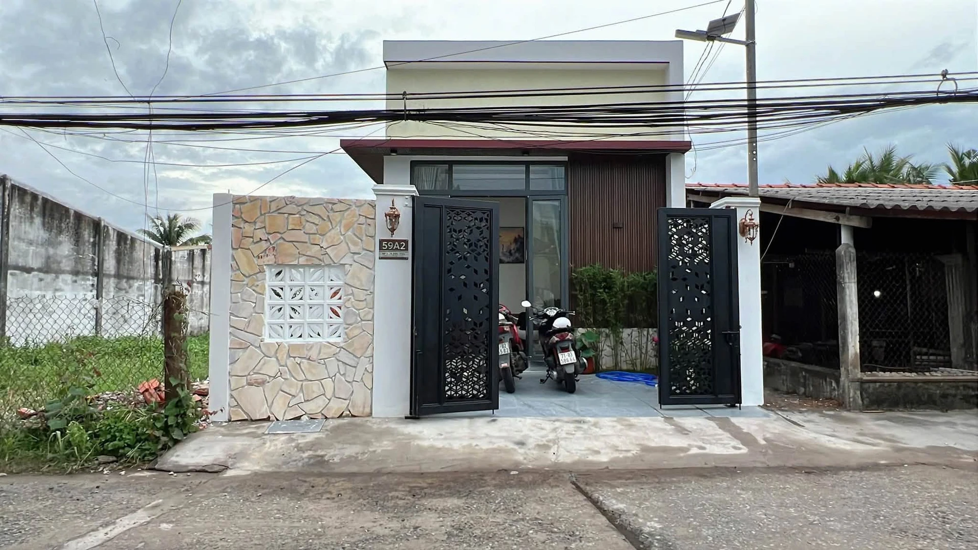 Bán nhà mới hoàn công 91m2, 2 phòng ngủ, hẻm Cá Sòng đường Đồng Khởi, tặng full nội thất - Ảnh 1