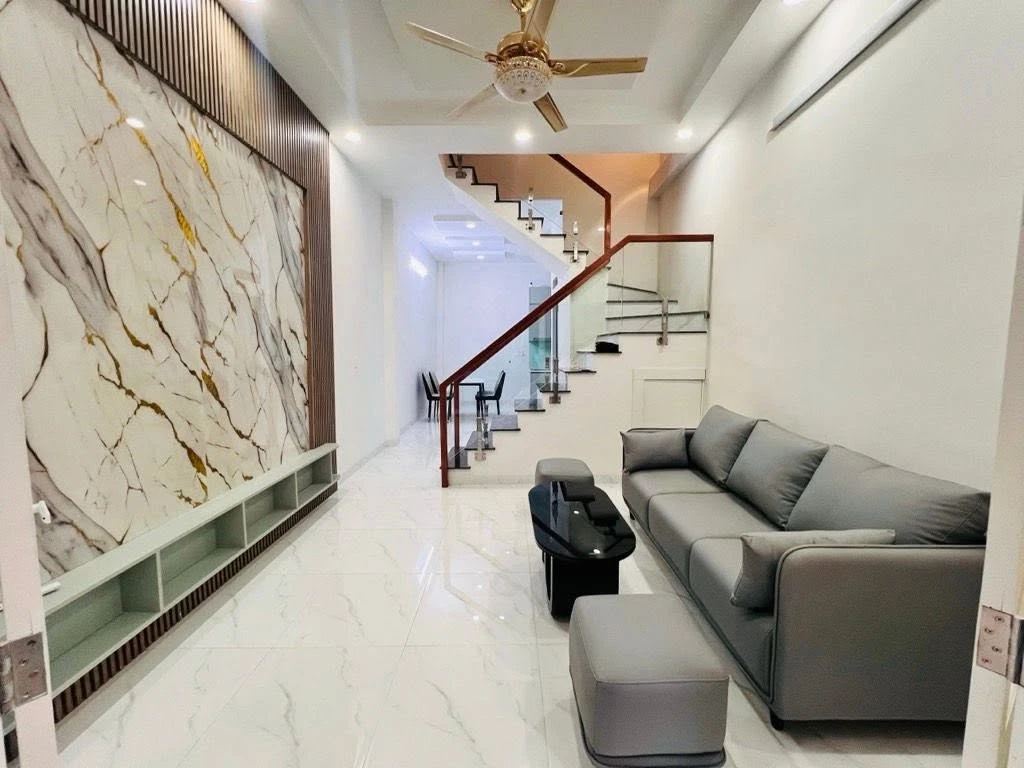 Bán nhà 2 tầng 34m2 đường Nguyễn Cửu Vân, Bình Thạnh - Ảnh 1