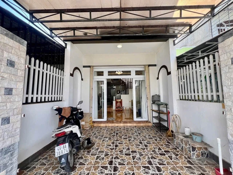 Bán nhà 3 phòng ngủ mặt tiền Nguyễn Xí, Phan Thiết, 80m2