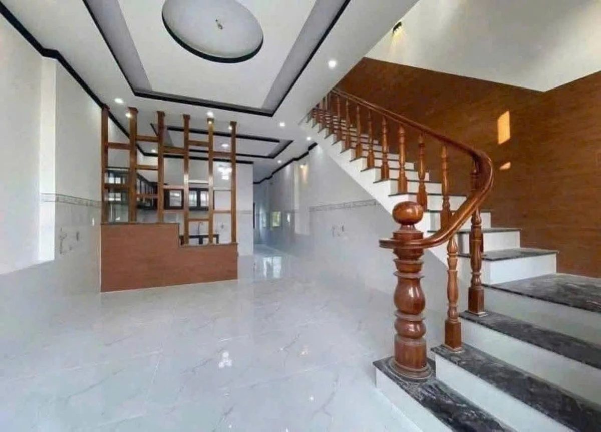 Bán nhà 1 trệt 1 lầu 3PN hẻm xe hơi Trần Chánh Chiếu, Long Toàn, Bà Rịa, giá 2,699 tỷ - Ảnh thu nhỏ 2