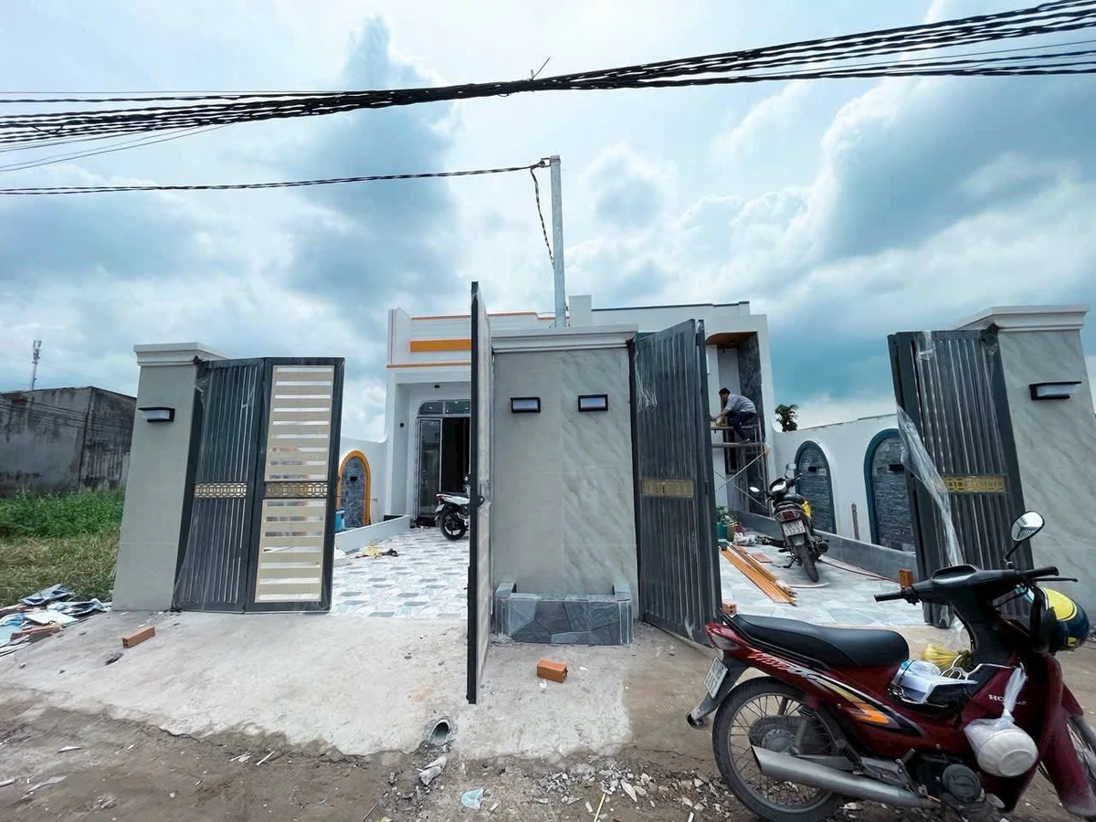 Bán nhà 3 phòng ngủ 4,2x32m sát KCN Tân Đức, Đức Hòa Hạ, Long An giá 1,79 tỷ - Ảnh thu nhỏ 4