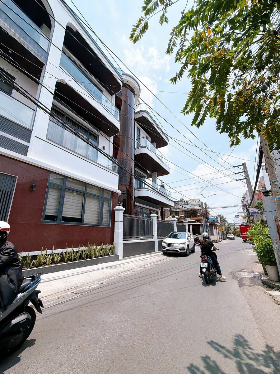 Bán nhà 1 trệt 2 lầu mặt tiền gần chợ Tân Phong, Biên Hòa, 74.5m2, giá 4,9 tỷ - Ảnh thu nhỏ 2
