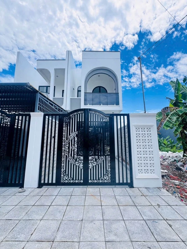 Bán nhà phố 1 trệt 1 lầu 3 phòng ngủ 4,3x23,2m giá 2,86 tỷ, gần đường Liên Hương, An Giang