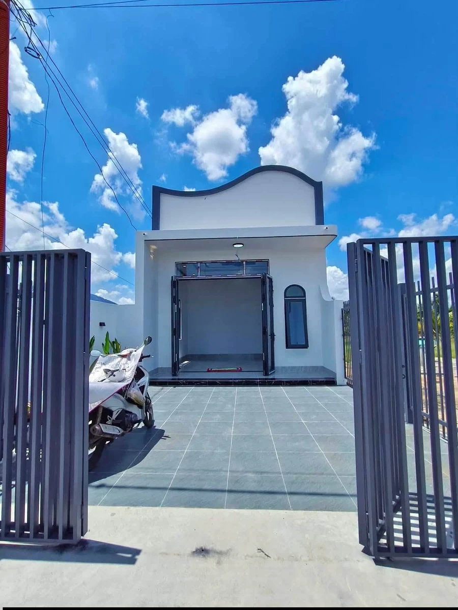Bán nhà mới 929 triệu, 5x27m mặt tiền tại Dương Minh Châu - Ảnh 1