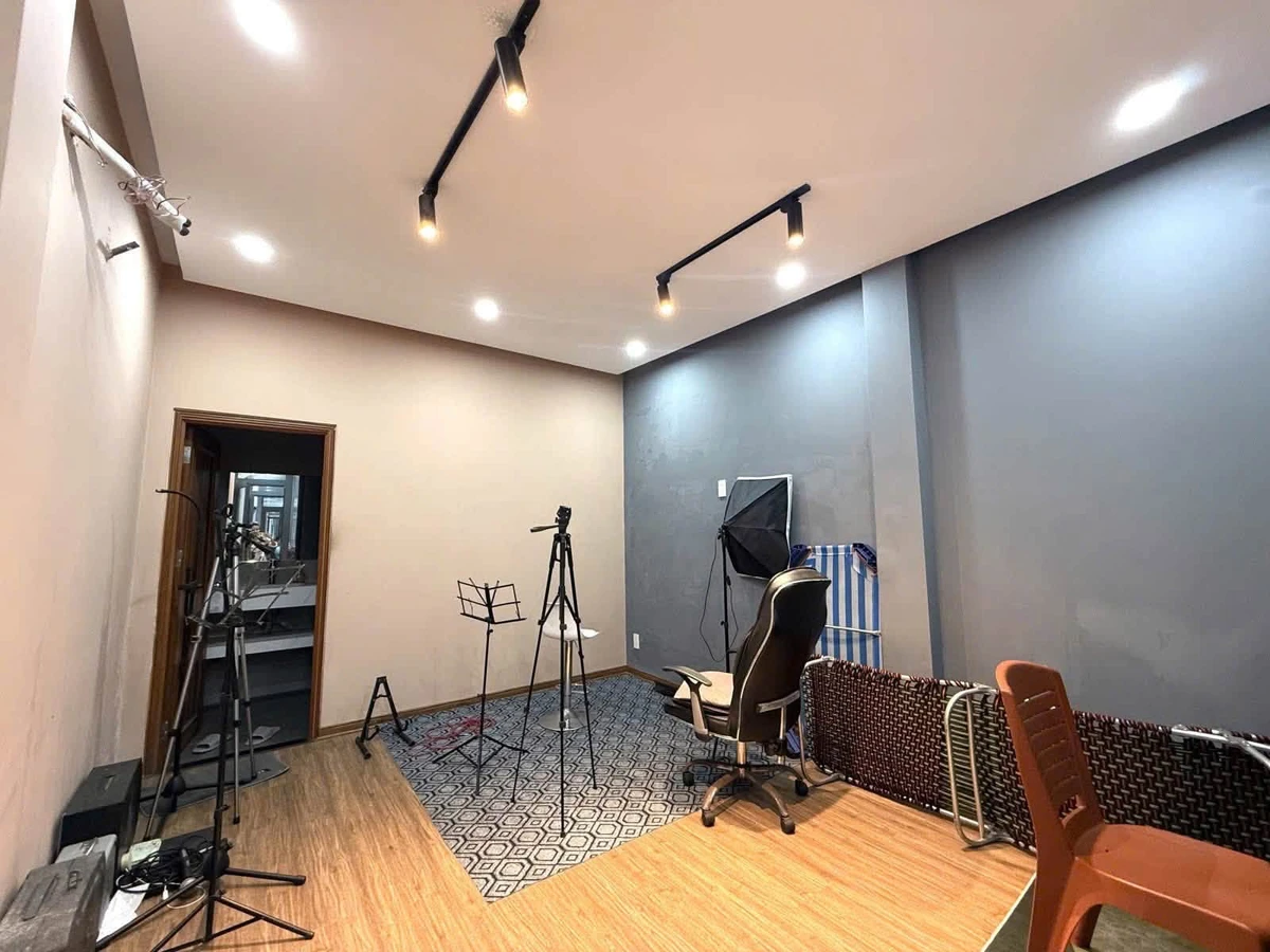 Bán nhà 3 tầng 70m2, 6 phòng ngủ, mặt tiền, Hồ Quý Lý - Ảnh thu nhỏ 2
