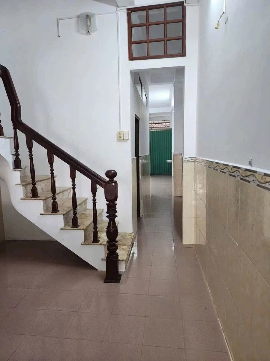 Nhà 2 tầng bán Phan Đình Phùng, Quảng Ngãi, 102m2, 3PN, 2WC, 2 tỷ - Ảnh thu nhỏ 3