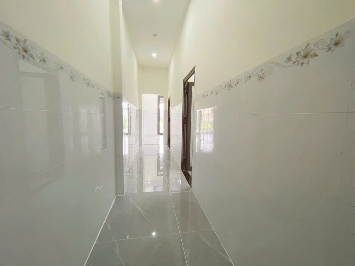 Bán nhà 5x18m thổ cư 2 phòng ngủ gần chợ Cây Dương, Đức Hòa Hạ giá 1,65 tỷ - Ảnh thu nhỏ 2