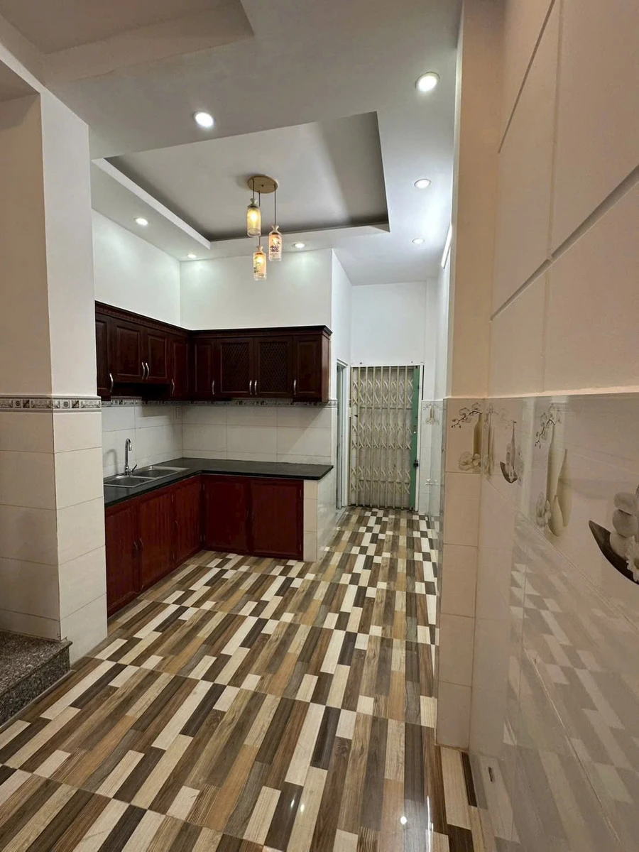 Bán nhà 2 tầng mặt tiền kinh doanh góc chợ, 45m², 2PN, Quận 8 - Ảnh thu nhỏ 4