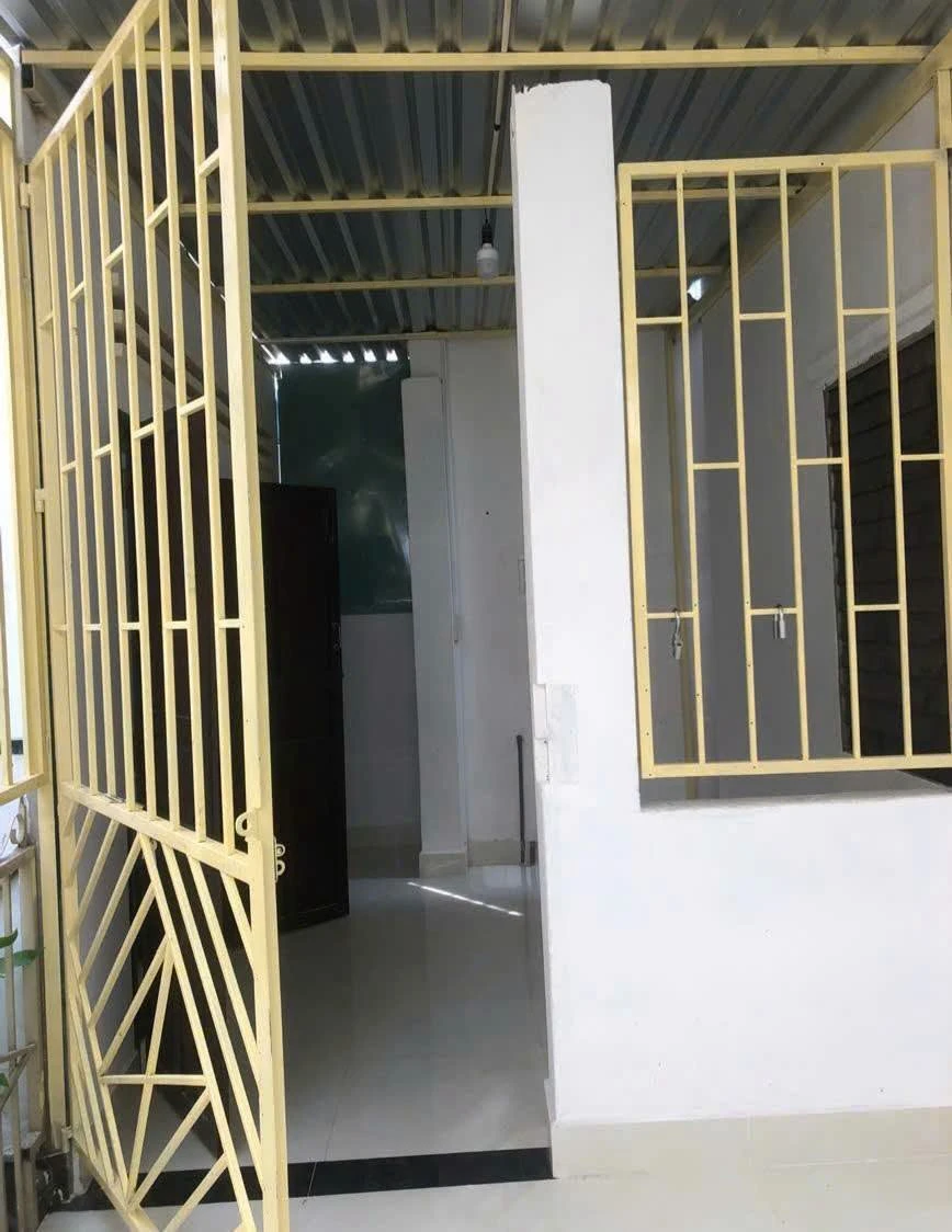 Bán nhà cấp 4 42m2 sổ hồng riêng hẻm Trương Công Định, Phú Trinh, Phan Thiết - Ảnh 1