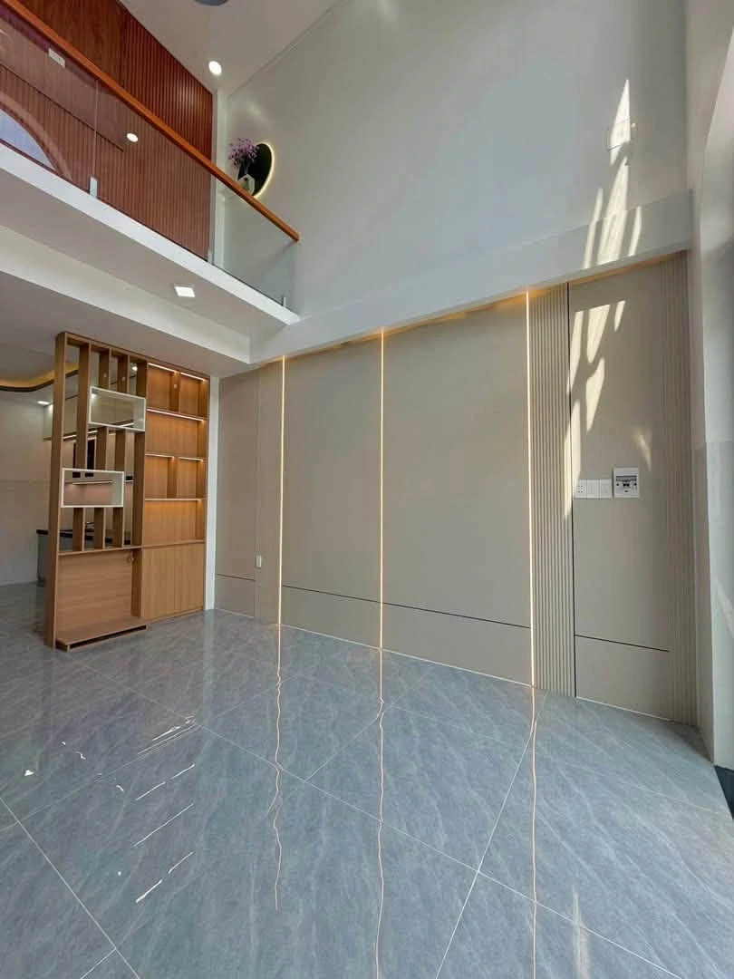 Bán nhà mới xây 5x22m sổ hồng riêng, tặng nội thất, giá 1,5 tỷ, phường Tân Triều - Ảnh thu nhỏ 2