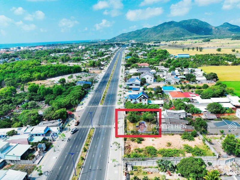 Mặt tiền đường Ven Biển 42m - 477m2 - 22x21m - cách biển Phước Hải 1km