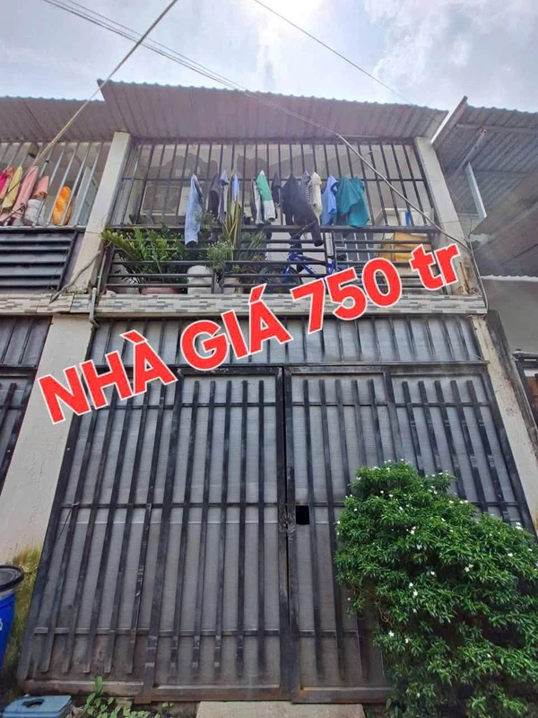 Bán nhà 1 trệt 1 lầu 40m2 full thổ cư giá 750 triệu tại Thái Hòa, Bình Dương