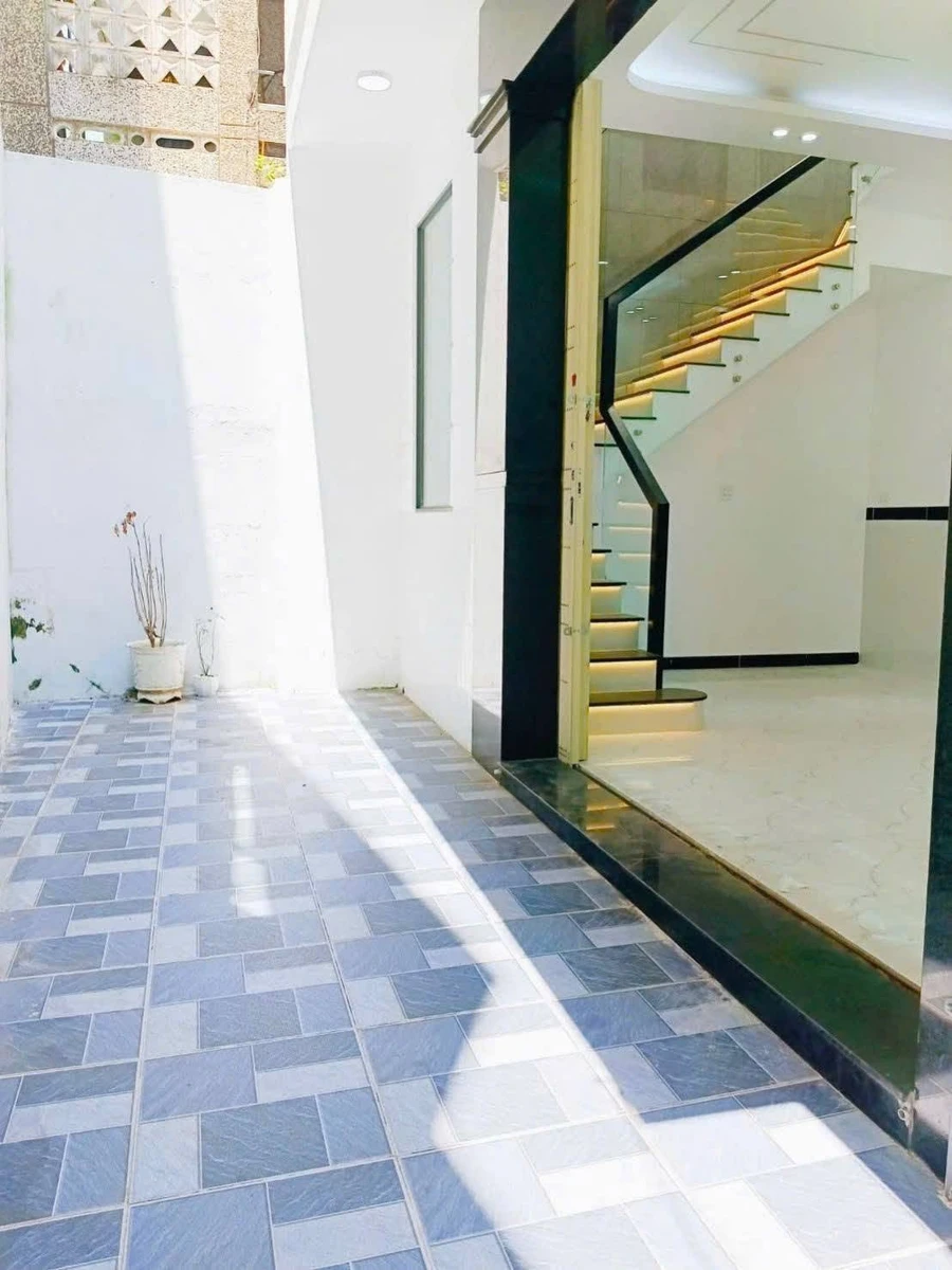 Bán nhà 2 tầng 42m² mặt tiền Trần Hưng Đạo, Quận 7 - Ảnh thu nhỏ 2