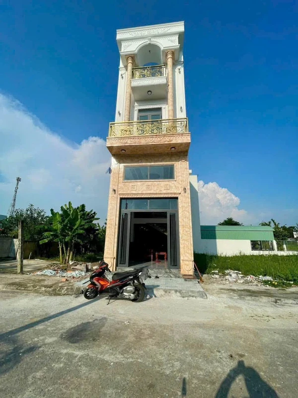 Bán nhà 1 trệt 3 lầu 4PN 60m2 KDC Thanh Yến, Phường 3, Tân An, Long An