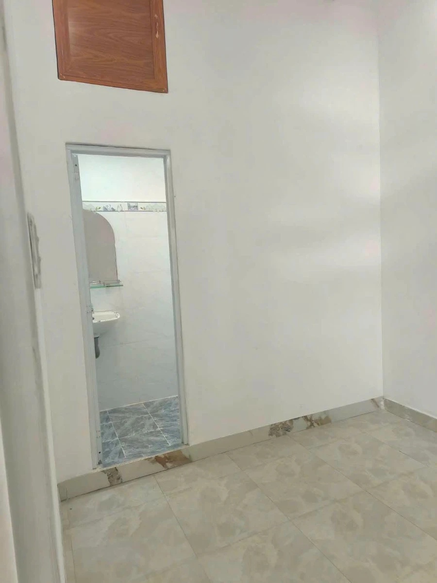 Bán nhà gác suốt 4x10m, 2PN 2WC, hẻm xe hơi, Hóc Môn giá 1,95 tỷ - Ảnh thu nhỏ 5