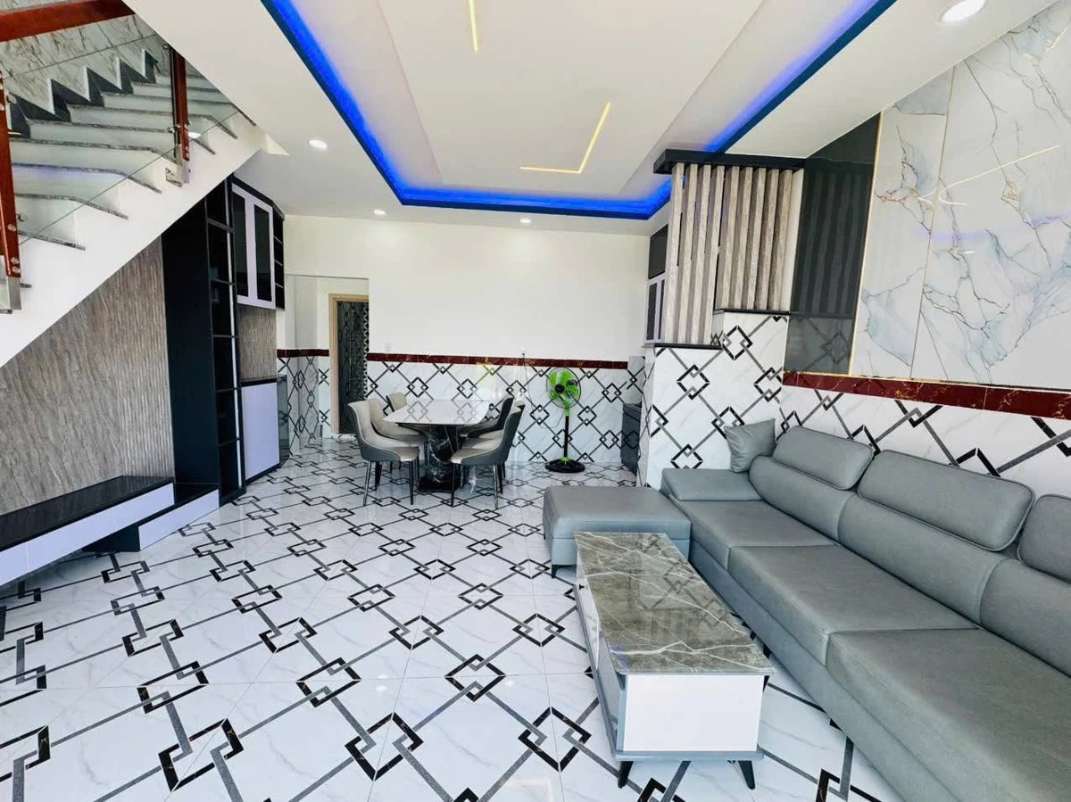Bán nhà 1 trệt 1 lầu 3PN gần KCN Hoàng Gia, 100m², 2.1 tỷ - Ảnh thu nhỏ 2
