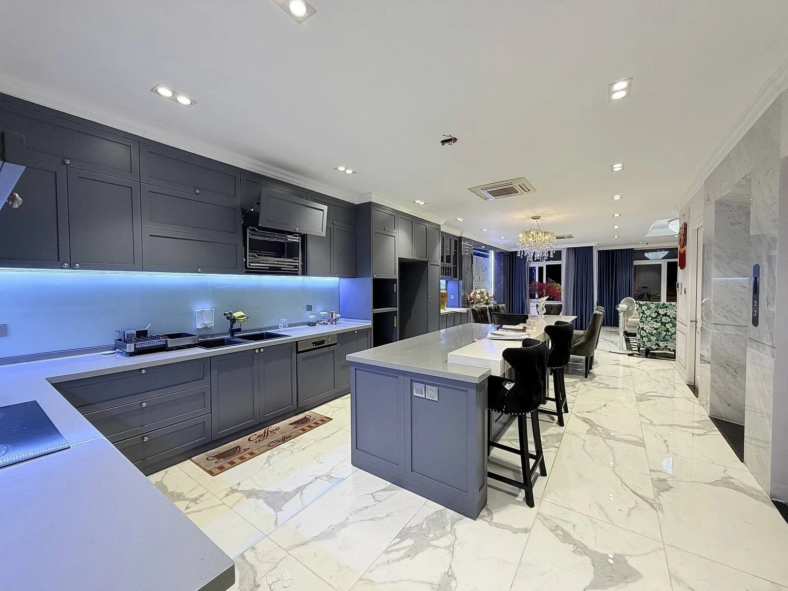 Bán biệt thự đường Hồ Văn Huê, Phú Nhuận 114m², hầm + 5 tầng, thang máy, full nội thất - Ảnh 1