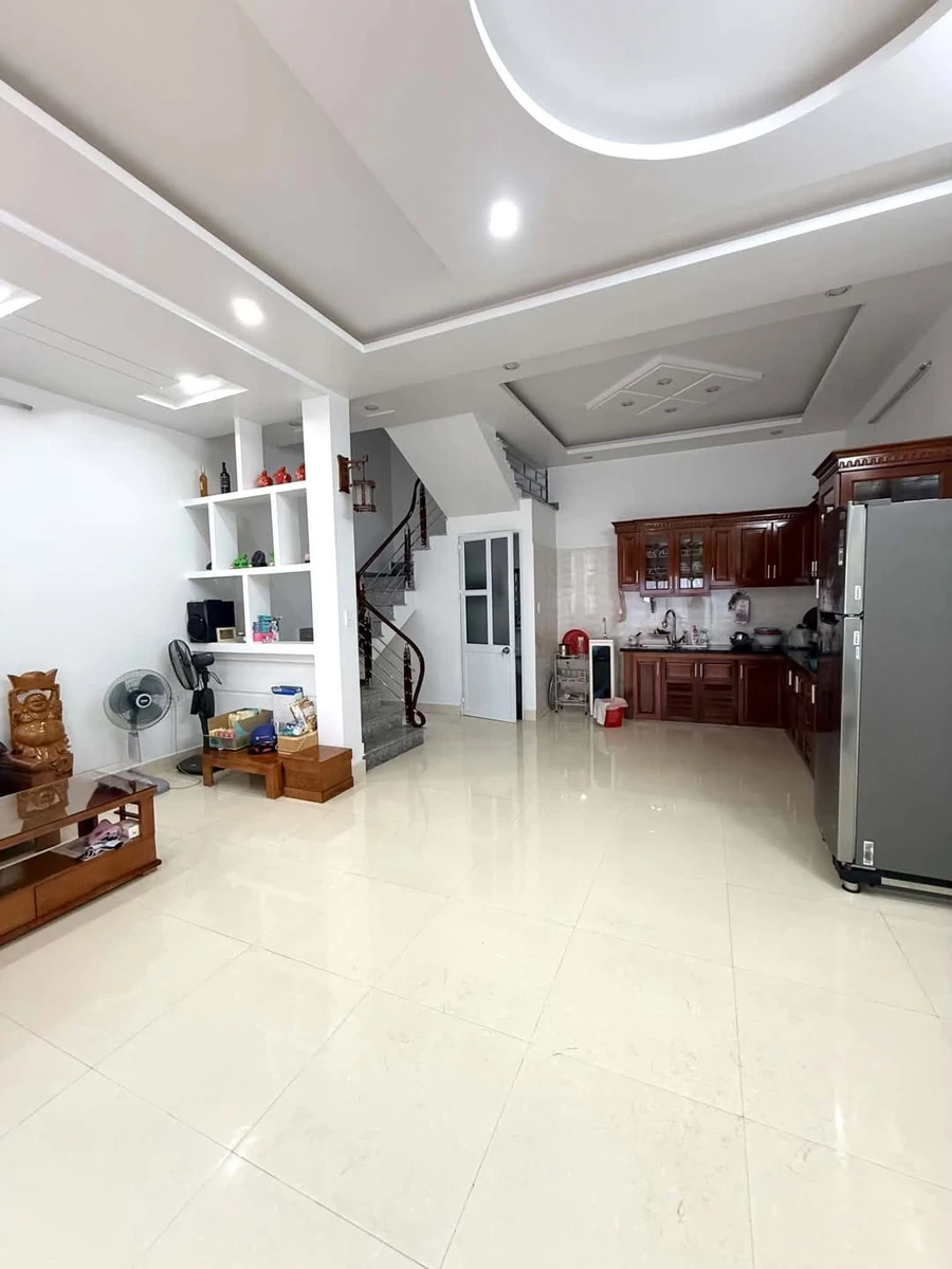 Bán nhà 3 tầng 48m2, 3 phòng ngủ gần đường Thiên Lôi, giá khoảng 3 tỷ - Ảnh 1
