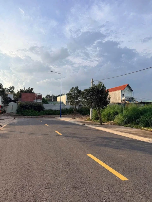 Bán lô góc 2 mặt tiền 300m² Becamex Bình Dương 2 tỷ 250