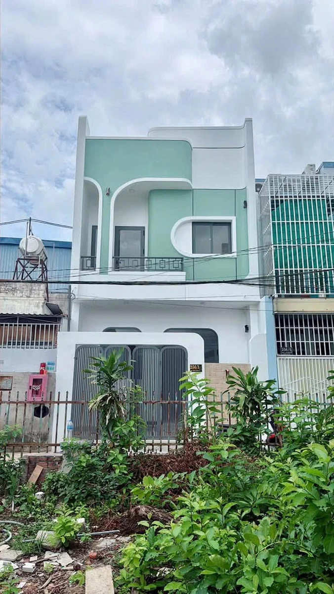 Bán nhà 1 trệt 1 lầu Phan Thiết 96m2, 2PN, 2WC, 2 tỷ 450 - Ảnh 1