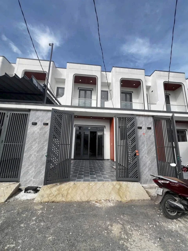 Nhà bán gần Sân Golf Long Thành, 90m², 3PN, 700 triệu