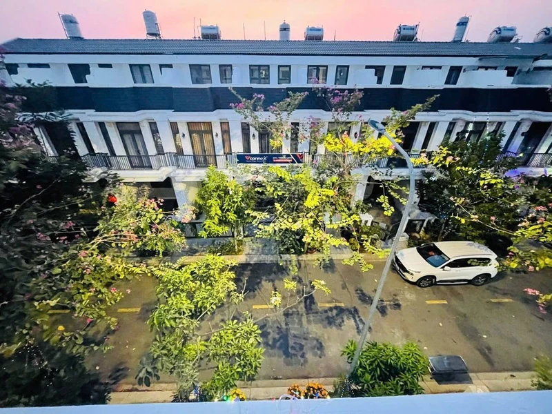 Bán nhà phố full nội thất 4x17,5m, 1 trệt 2 lầu, KDC Thắng Lợi Central Hill, Bến Lức, Long An