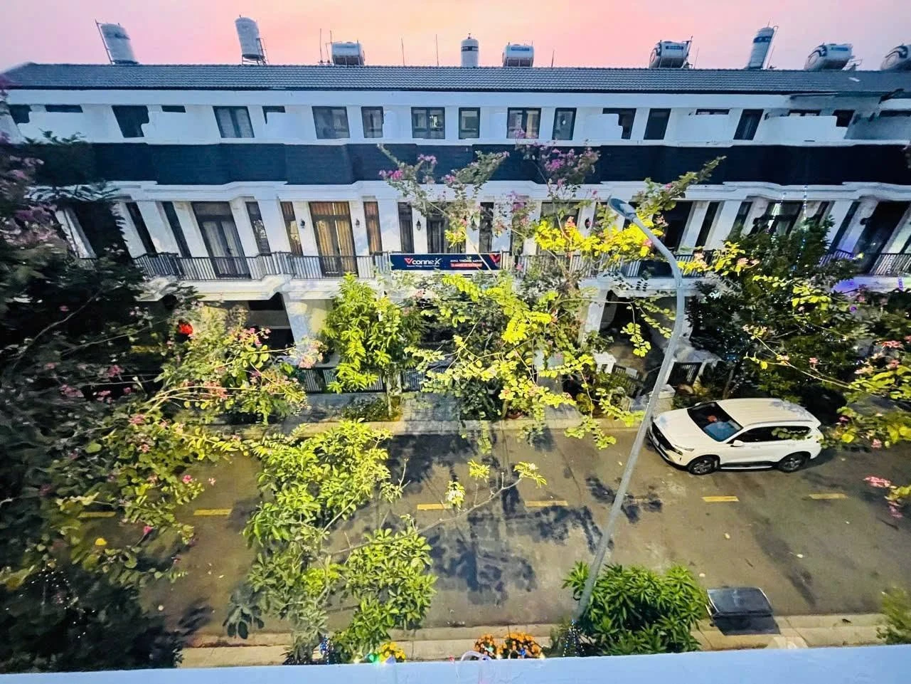 Bán nhà phố full nội thất 4x17,5m, 1 trệt 2 lầu, KDC Thắng Lợi Central Hill, Bến Lức, Long An - Ảnh 1
