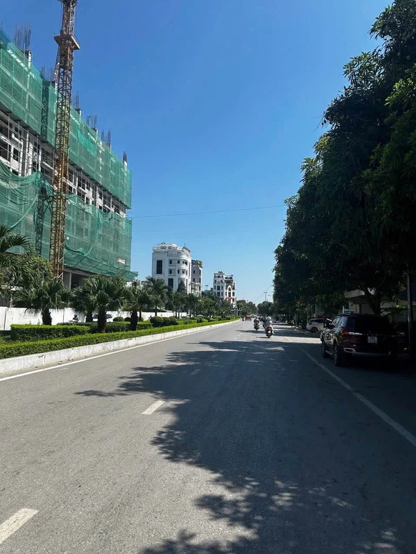 Bán đất mặt tiền 5m, 80m² Âu Cơ gần Chung cư Lạc Hồng