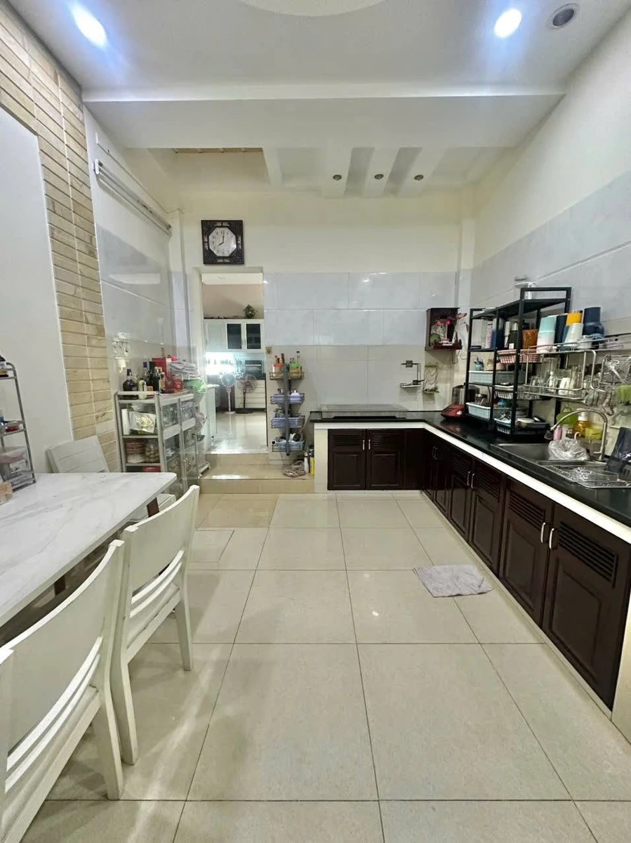 Bán nhà mặt tiền Tân Phú 106m2 4PN 11 tỷ - Ảnh thu nhỏ 3