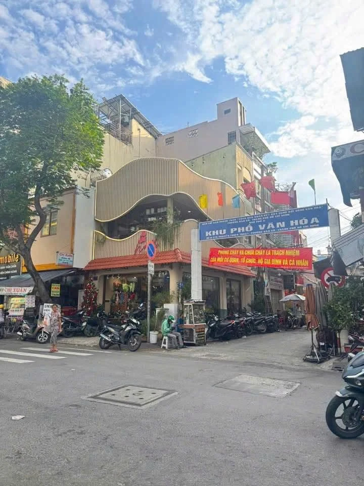 Bán nhà góc 2 mặt tiền 213 Nguyễn Thiện Thuật, Phường 1, Quận 3, 51m2, giá 25 tỷ - Ảnh 1