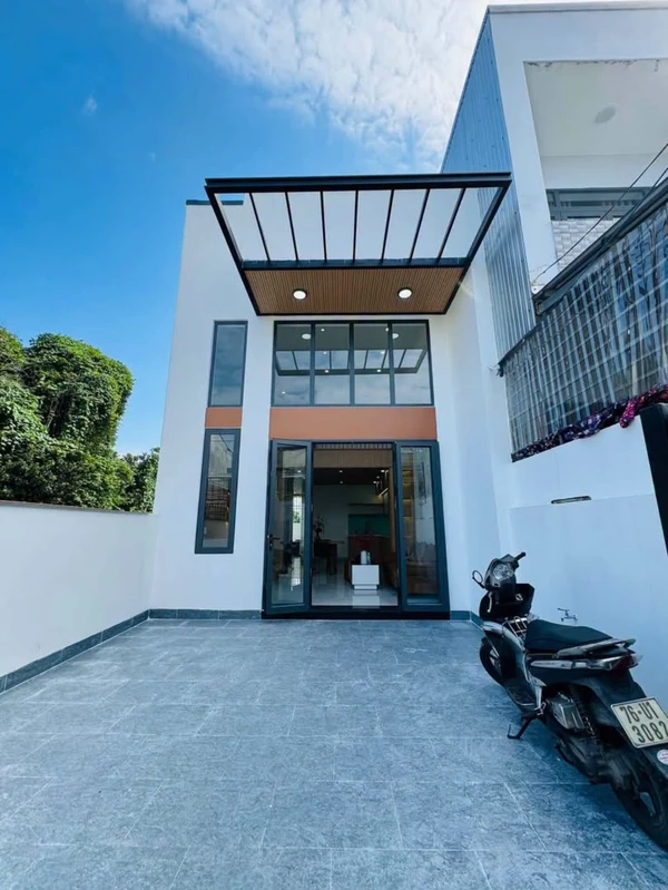 Bán nhà hẻm ô tô 5x18m, 3 phòng ngủ, đường Đỗ Quang Thắng, Quảng Ngãi, giá 1,89 tỷ