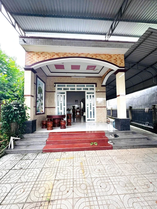 Bán nhà 2 phòng ngủ mặt tiền Âu Cơ, Chơn Thành, Bình Phước, 420m2, giá hơn 3 tỷ