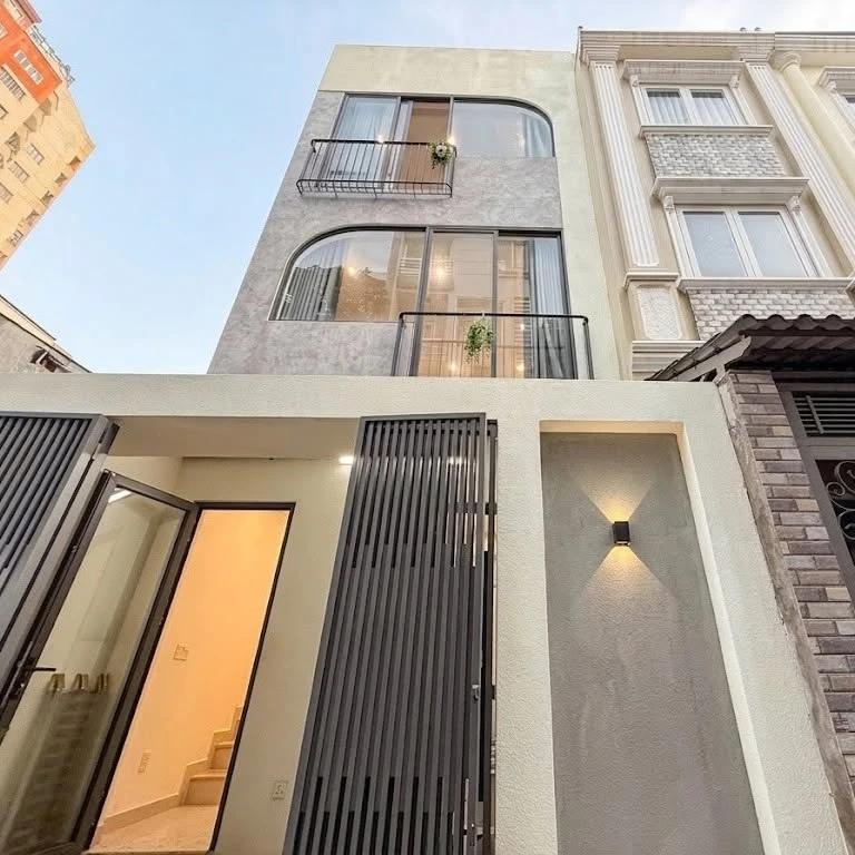 Bán nhà 4 tầng 57m² đối diện Quận 1, Bến Vân Đồn - Ảnh 1