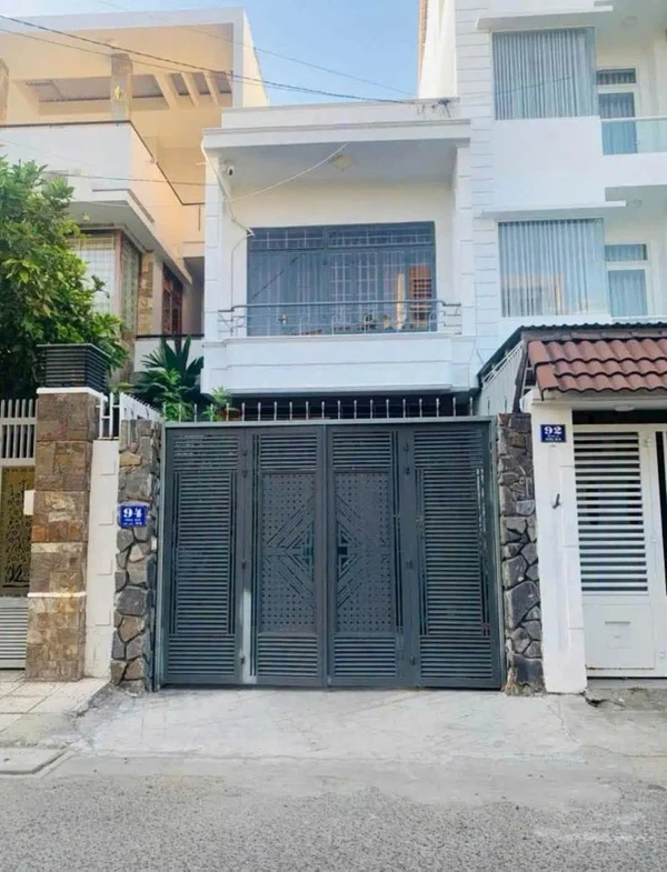 Bán nhà 2 tầng mặt tiền Nhị Hà, Nha Trang 90m2, 10.8 tỷ