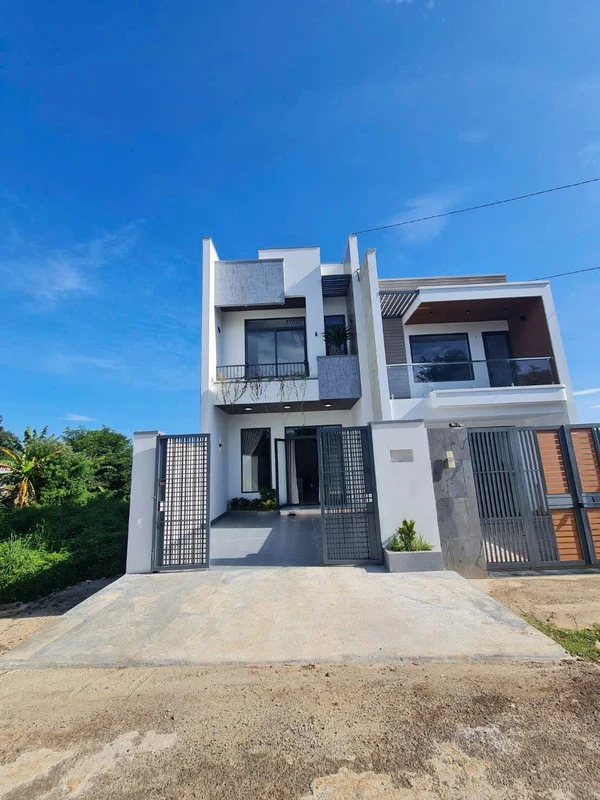 Bán nhà phố 3 phòng ngủ, full nội thất tại Buôn Ma Thuột, 115 m²
